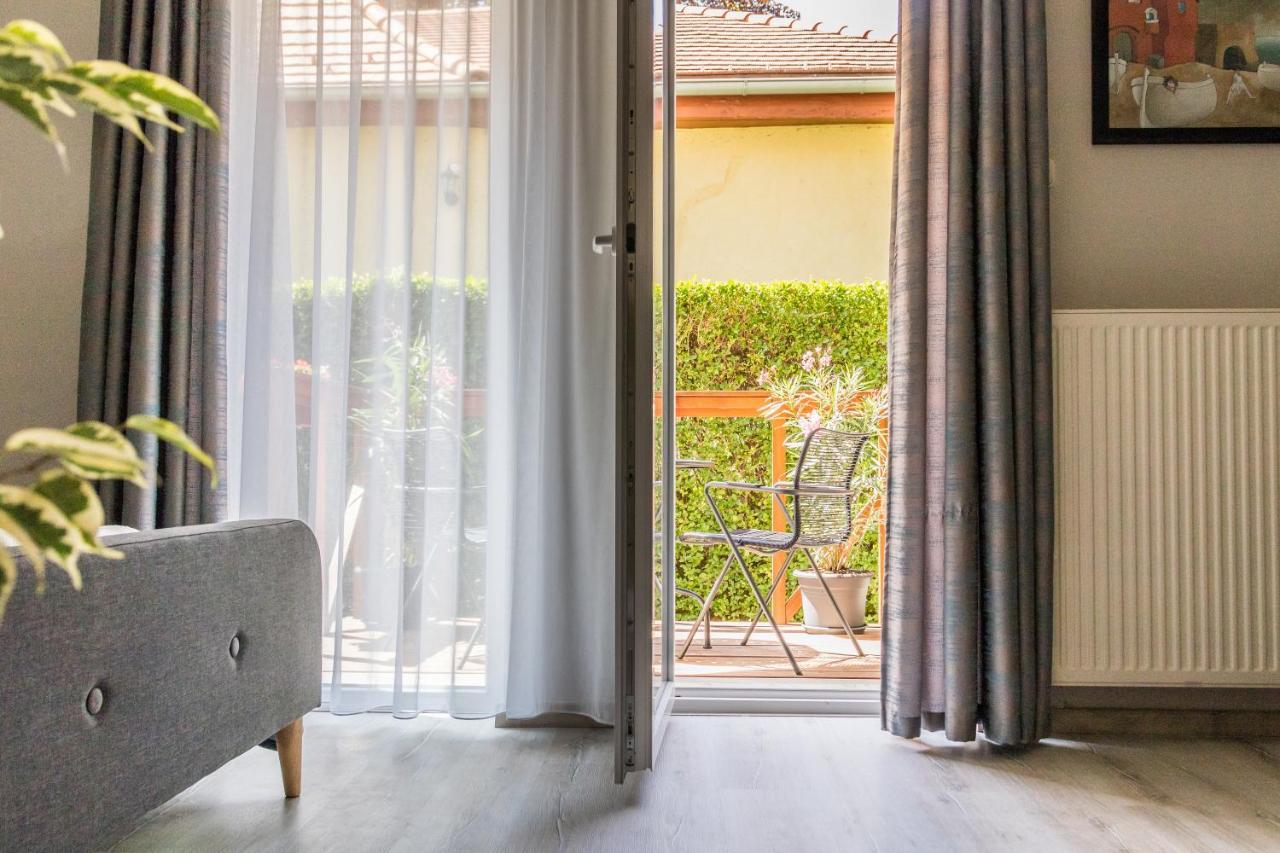 Villa 21 Boutique Rooms Balatonalmadi Ngoại thất bức ảnh